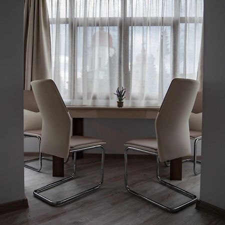 Apartament Natalia Тиргу-Окна Екстер'єр фото