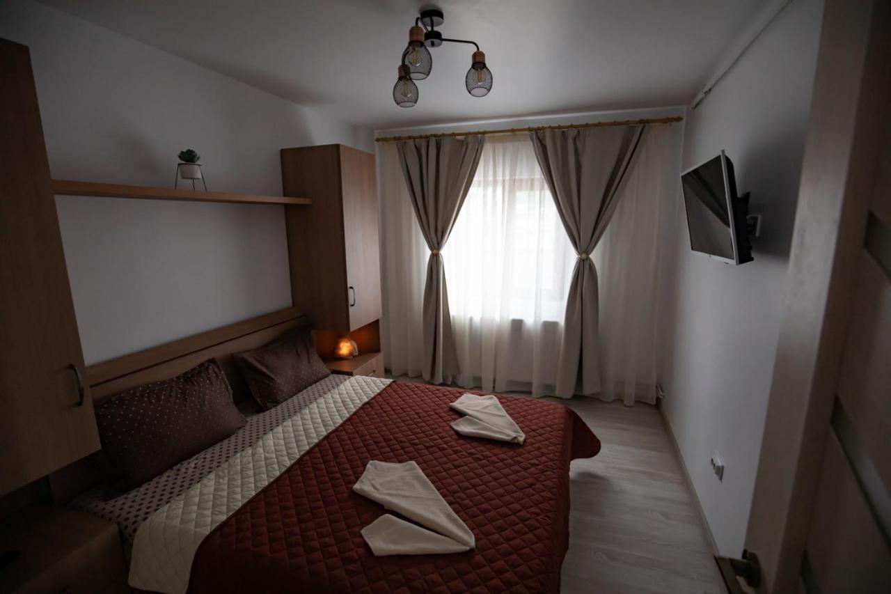 Apartament Natalia Тиргу-Окна Екстер'єр фото